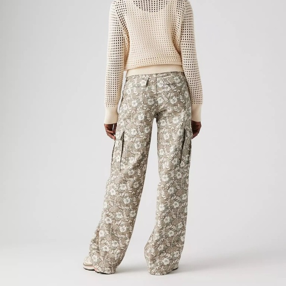 Women’s Levi’s 94 Baggy Cargo Pants, Green Floral, 26X30 - Picture 3 of 10